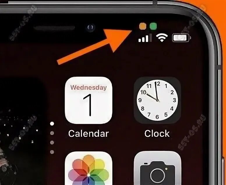 Экран правее. На айфоне на экране появился кружок. Появился кружок на дисплее iphone. Появилась точка на экране айфона. Значок микрофона на экране айфона.