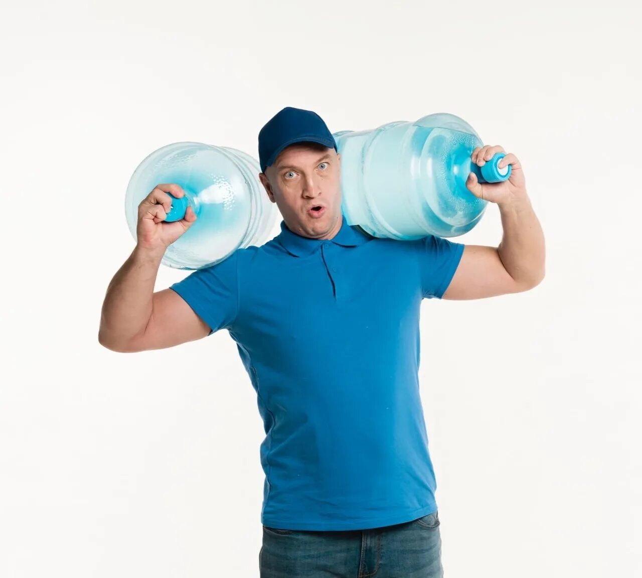 Вода с качком. Огромные бутыли для воды. Мужик с бутылкой воды. Мужик с бутылями воды. Человек и огромная бутылка воды.