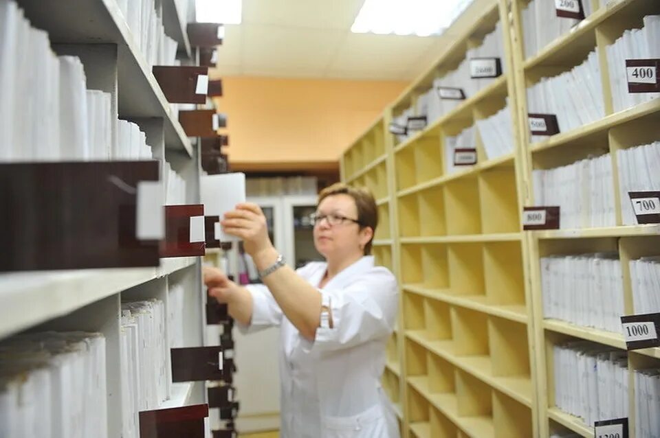 Шкафы для регистратуры медицинских учреждений. Экспертная комиссия архива. Архив медицинской организации. Стеллаж для регистратуры. Архив медицинской организации.