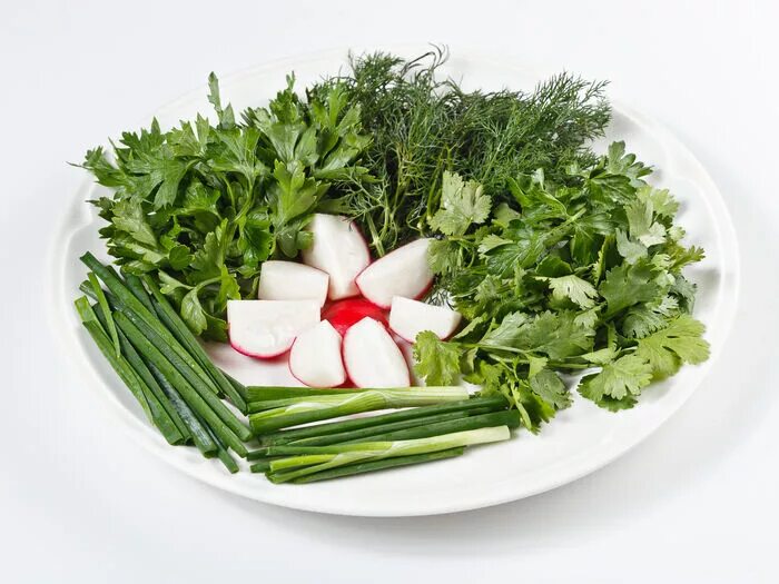 Овощное ассорти в ресторане. Зеленый лук укроп петрушка кинза. Зелень ассорти (укроп,петрушка,лук зел. Как подать зелень. Овощная тарелка.