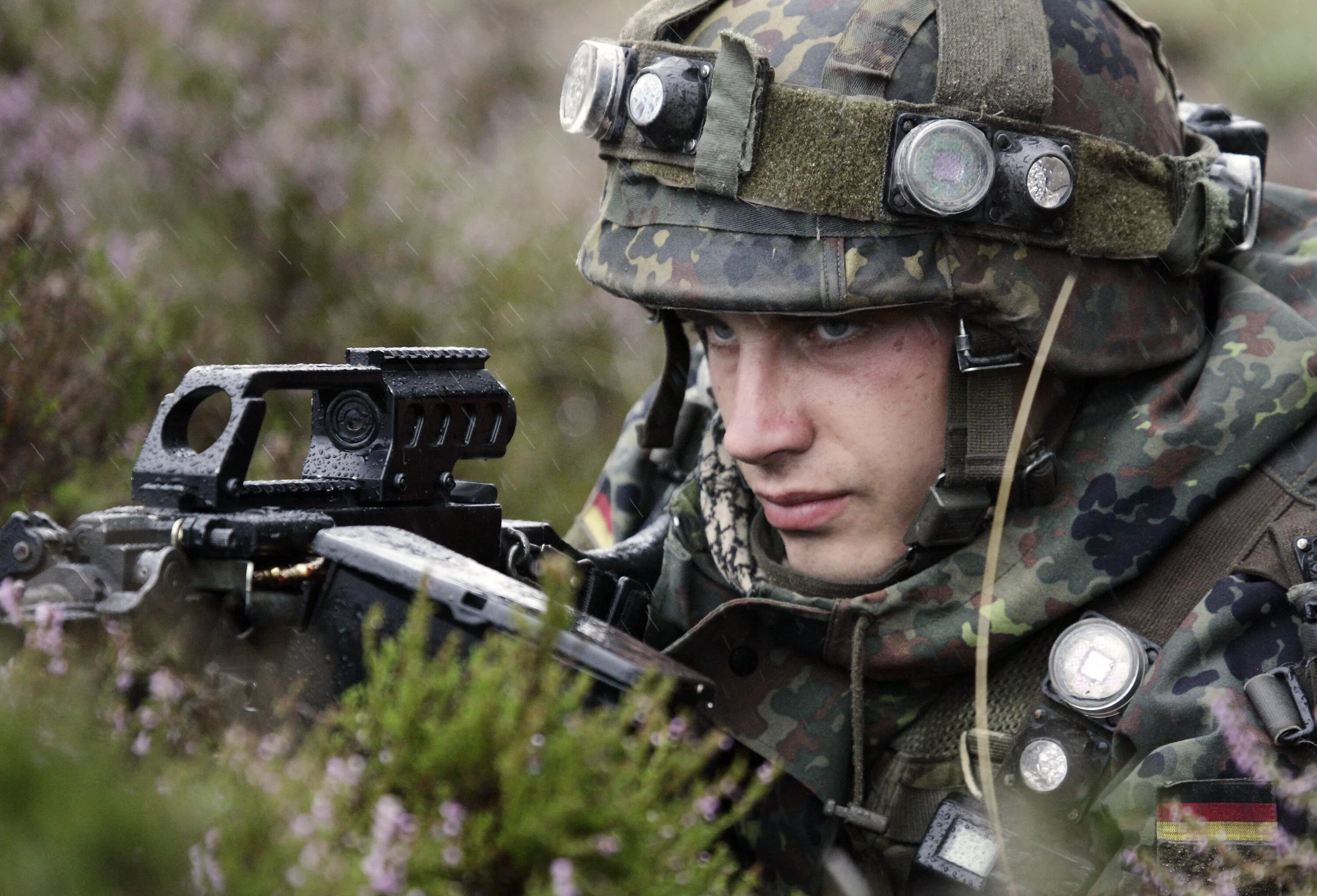 Военные германии. Армия Бундесвера. Солдат Бундесвера. Бундесвер 2020. Армия Германии Бундесвер.