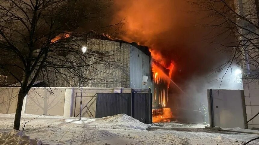 Склад вб в санкт петербурге горит. Сгоревший склад. пожар феникс спб. пожар в котельной спб. пожар мира.