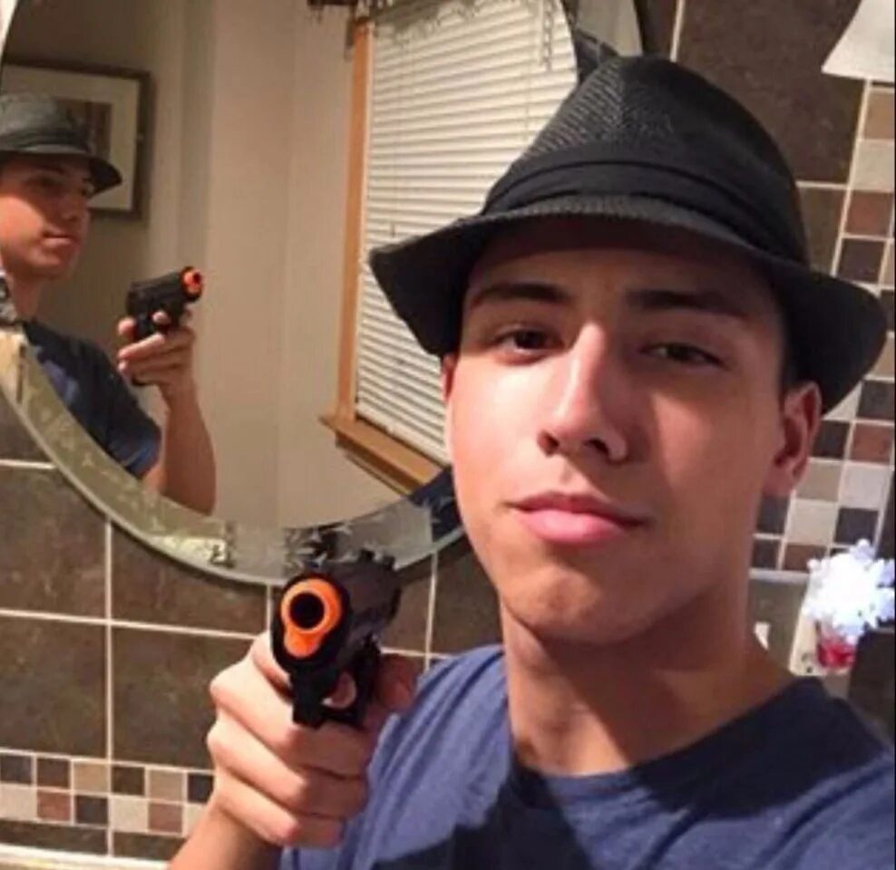 Michael cheval (михаил хохлачев) куклы. Комедии 2022. Абсурд 6. Абсурд 6. Михаил хохлачев художник арлекин.