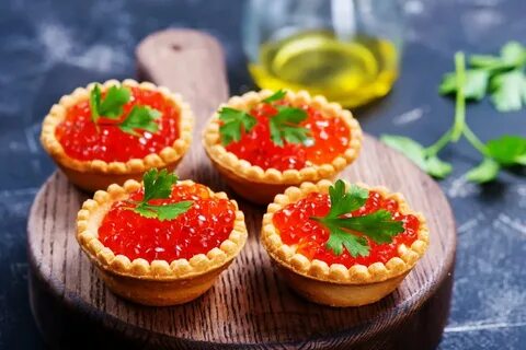 Тарталетки с икрой огурцом