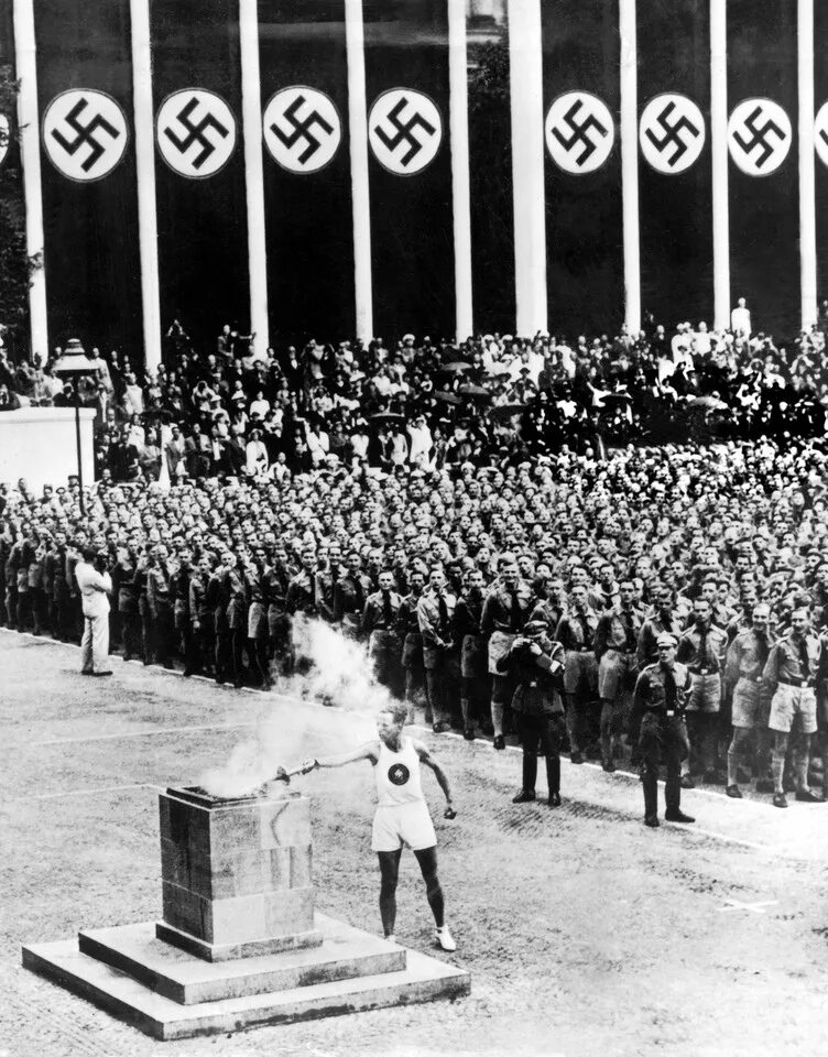 Xi олимпийские игры. Олимпийский огонь Берлин 1936.