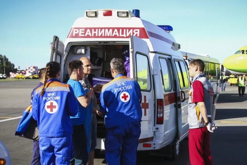 Спасатель скорой помощи. Спасатели россии. Мчс пожар. Спасатель скорой помощи. Скорая мчс.