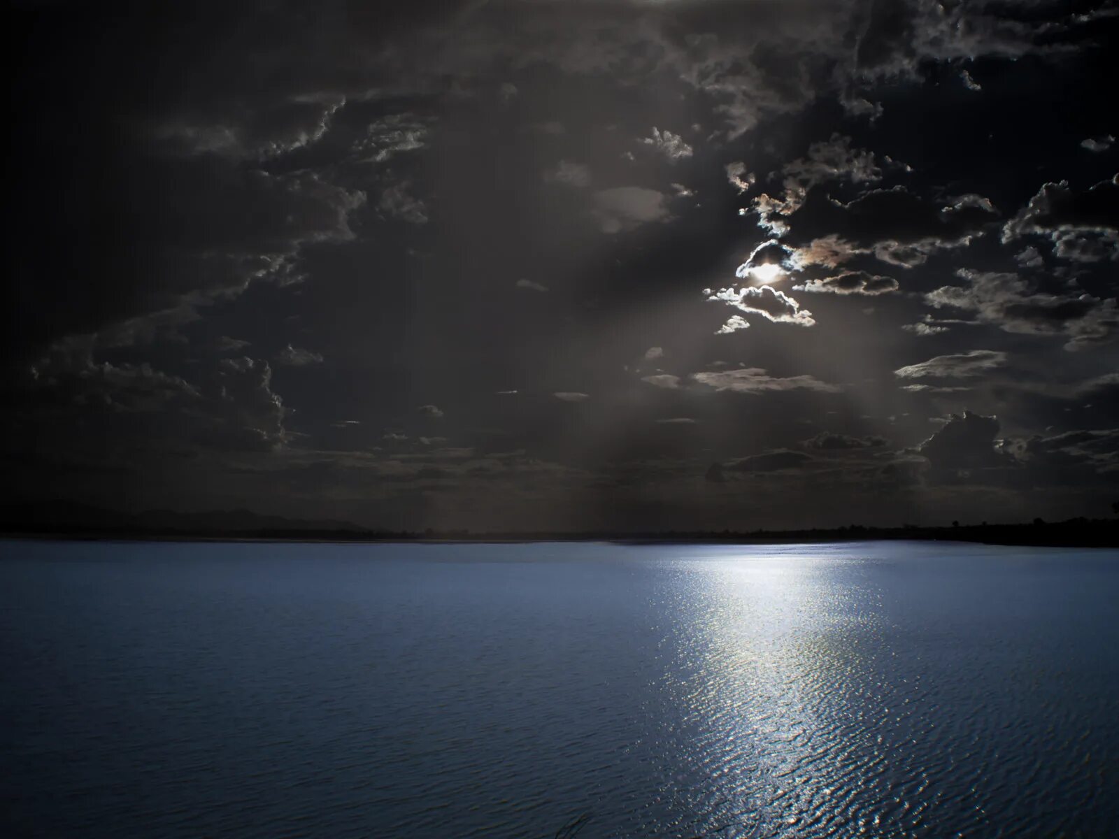 Ночи гладь. Гладь вечернего озера. Ночи гладь. Спокойный пейзаж. Ночное озеро гладь.