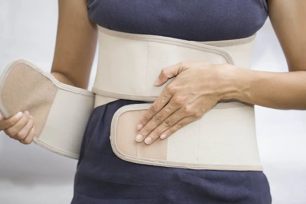 Бандаж послеоперационный на межпозвоночную грыжу. Гимнастика бубновского от грыжи позвоночника. Компрессионный перелом позвоночника гимнастика бубновского. Гимнастика при грыже позвоночника бубновского. Реабилитация грыжа.