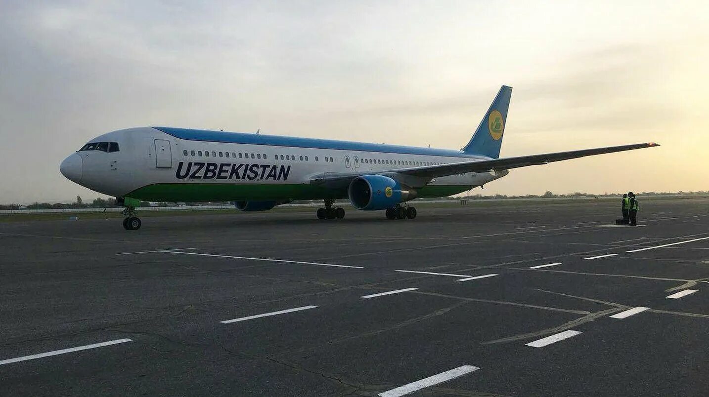 Uzb bugun. Airbus a320neo узбекские авиалинии. Аэробус а320 Узбекистон хаво йуллари. Аэробус 320 узбекские авиалинии. Самолет Uzbekistan Airways.