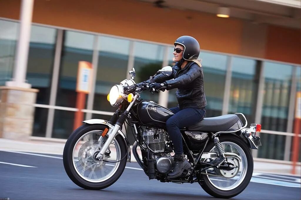 Мотоцикл yamaha 400. Ямаха sr400. Yamaha SR 400 2015. Yamaha sr400 Moto. Классический мотоцикл Ямаха sr400.