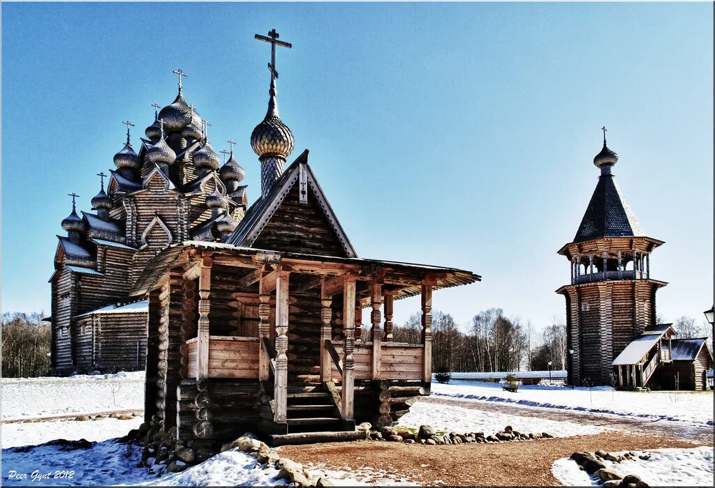 Церковь во имя пресвятой богородицы. Усадьба Богословка колокольня. Этнопарк усадьба Богословка Ленинградская область. Церковь Покрова Пресвятой Богородицы Богословка.