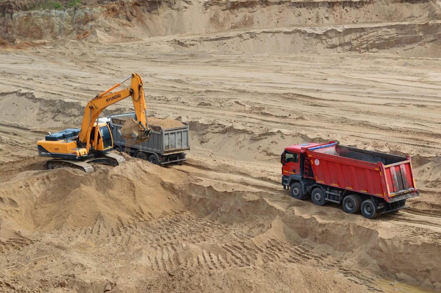Карьер по добыче щебня. Песок строительный. Карьер добыча песка. Щебеночно-гравийно-песчаная смесь. Карьер щебень.