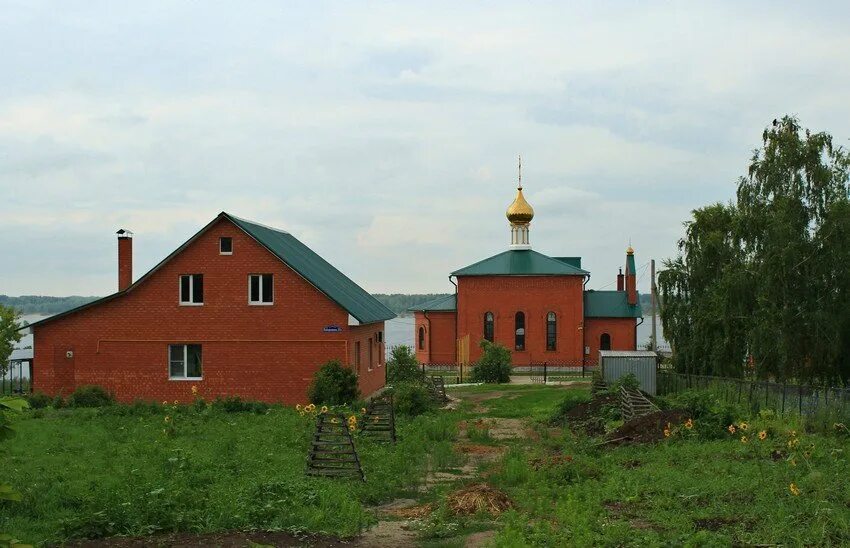 Село Печерское Сызранского района. Печерск Сызранский район. Печерск Самарская область Сызранский район. Церковь села Печерск Сызранский район.