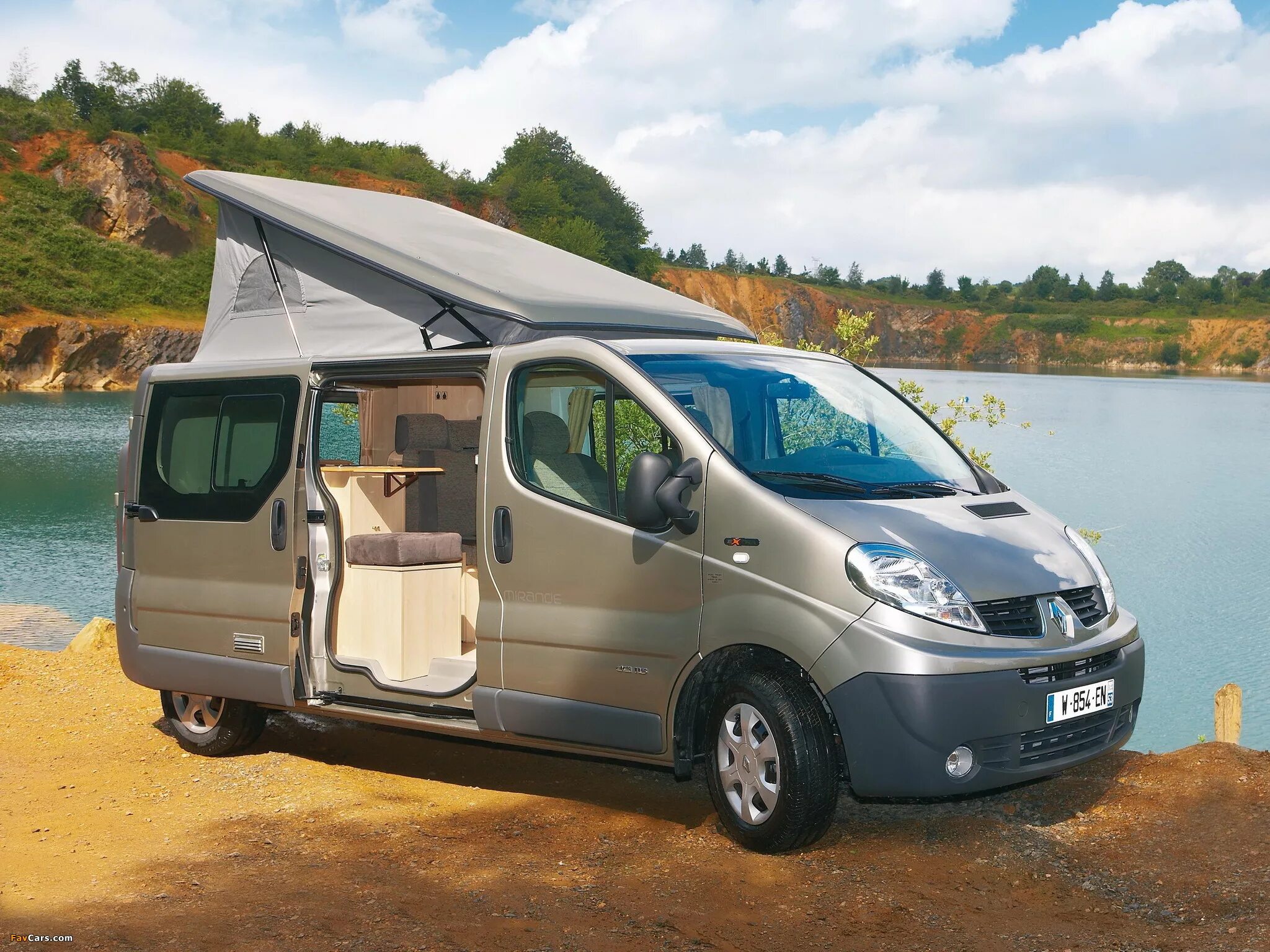 Camping Renault Trafic. Рено трафик автодом. Полноприводный Рено трафик. Микроавтобус для семьи и путешествий.