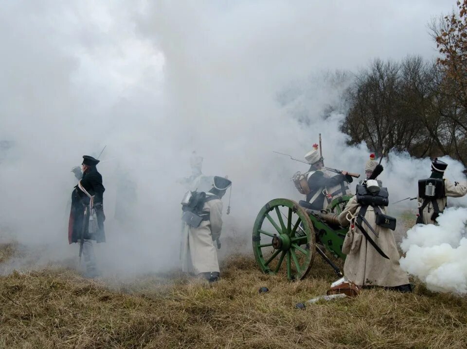 Малоярославецкое сражение 1812. Малоярославец реконструкция сражения 1812 года. 1812 Год битва под Малоярославцем. Диорама Малоярославецкое сражение.