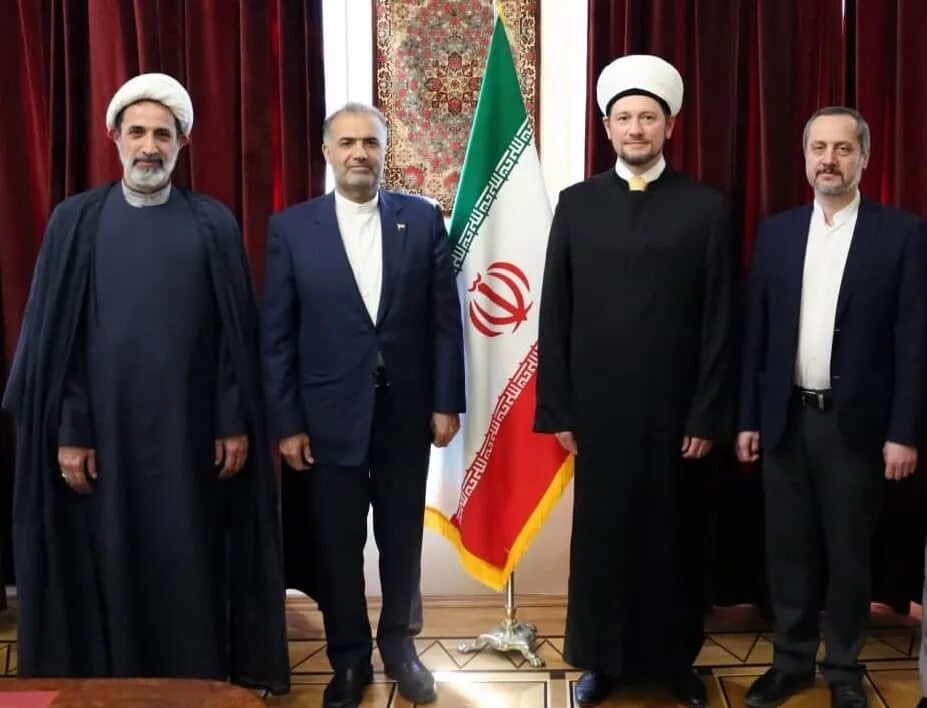 Huge crowds of people hold rallies in Tehran to denounce riots, acts of sacrileg