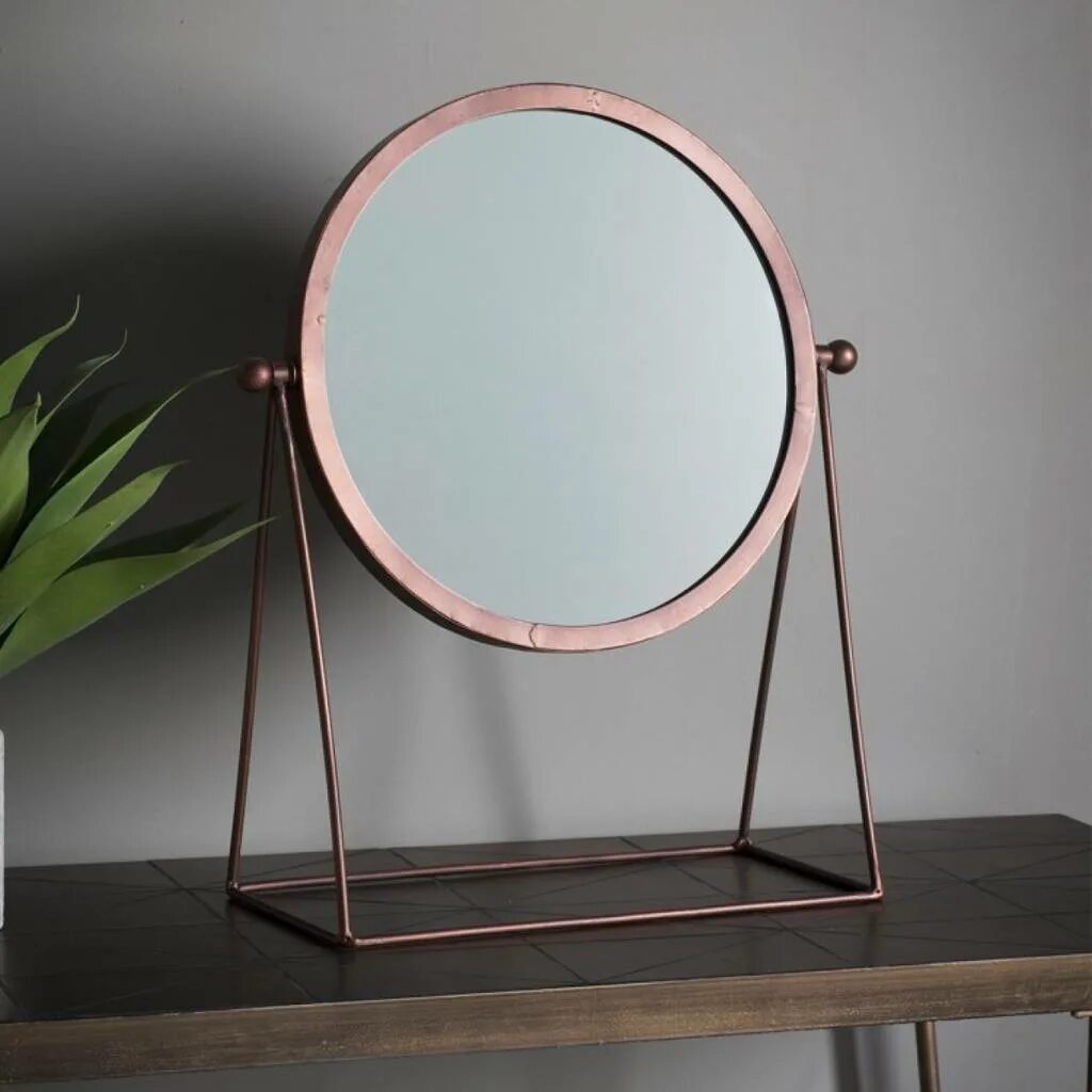 A table with a mirror. Lassbyn лассбюн зеркало настольное, золотой17 см. зеркало table mirror. зеркало круглое. круглое зеркало на подставке.