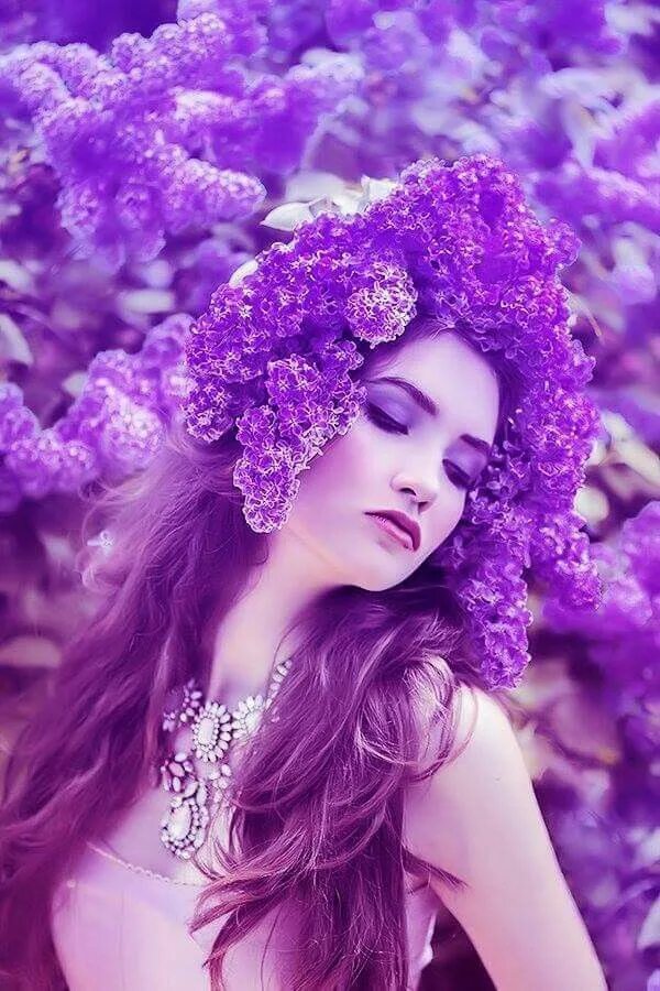 Женское лицо. Девушка в фиолетовом платье. Девушка в сиреневом. Девушка в лавандовом поле. Девушка в фиолетовом цвете.