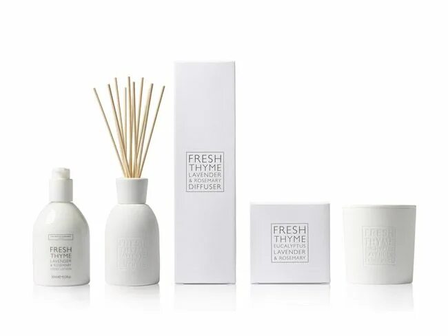 The white company. Косметика в белой упаковке ro. продукция компани white product. упаковка дизайн вайт.
