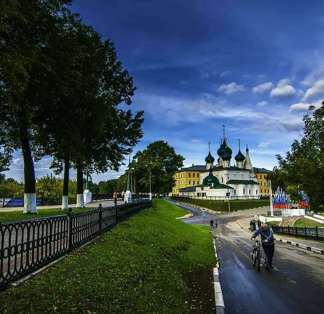 набережная которосли ярославль. река волга ярославль. ярославль исторический центр города. город ярославль достопримечательности. яросла.