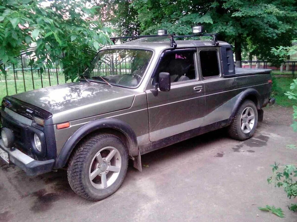 Купить б/у Lada (ВАЗ) 2329 1995-2019 1.7 MT (79 л.с.) 4WD бензин механика в Моск