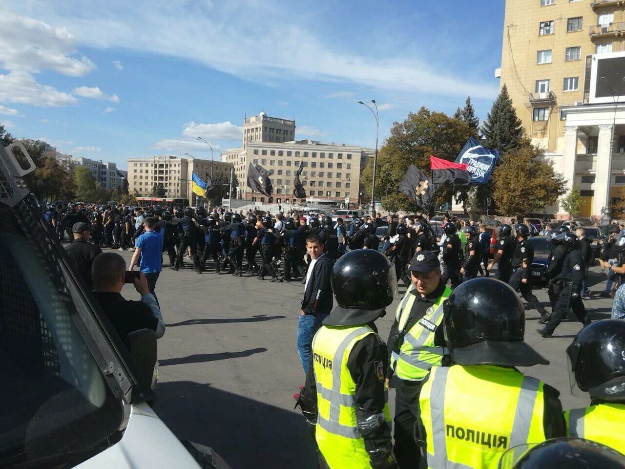 Фото харькова сегодня последние. Марш националистов в Харькове. Харьков сегодня. Что сейчас происходит в Харькове. Что просиходитв Харькове.