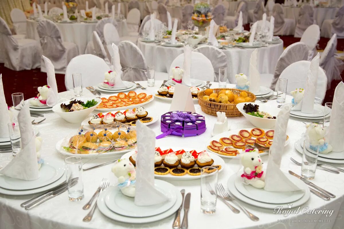 преимущества частичного обслуживания. банкет за столом с частичным обслуживанием. банкет за столом. банкет за столом с частичным обслуживанием. банкет с полным обслуживанием.