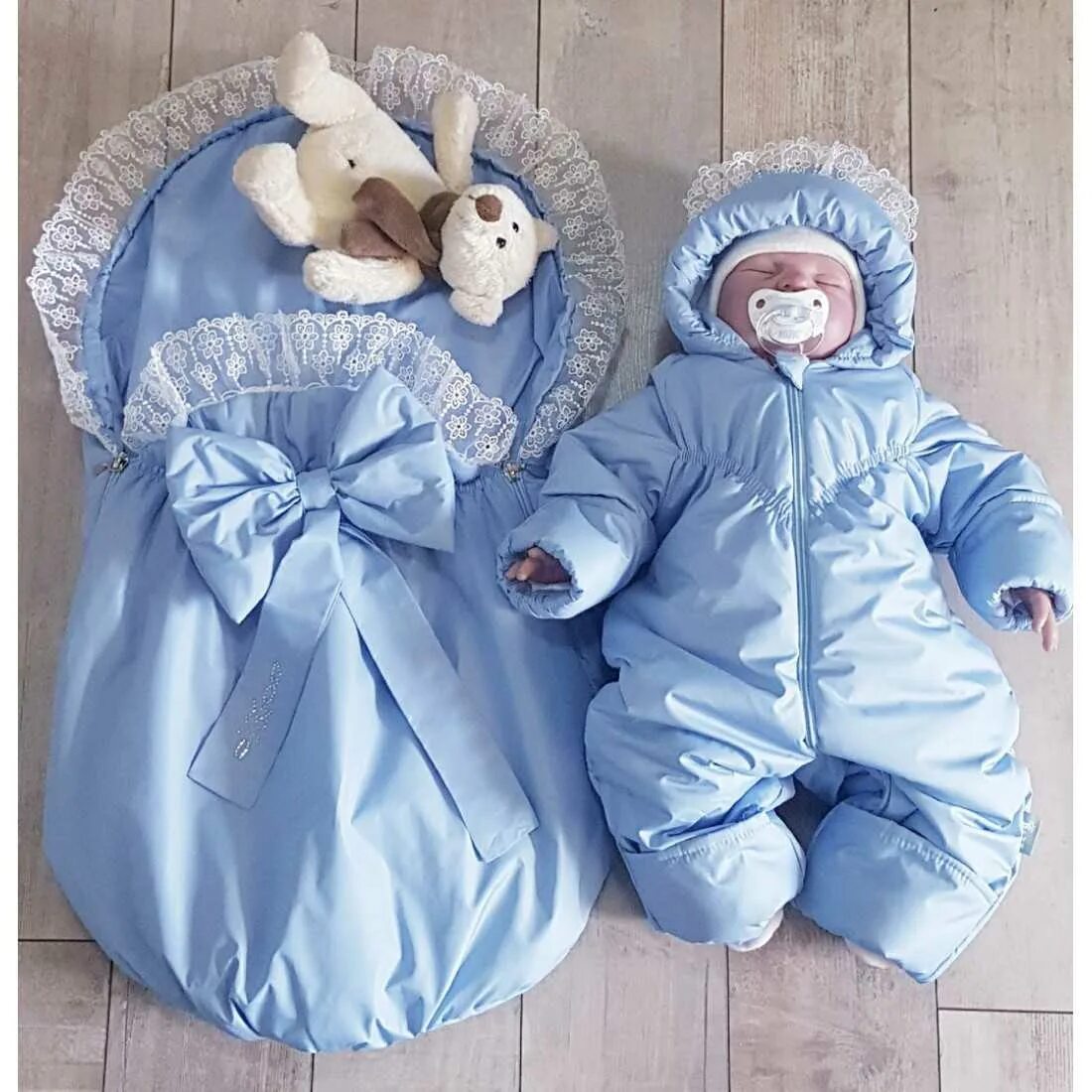 Одежда для выписки из роддома зимой. Одежда дляноворожденых. Комплект на выписку для новорожденных зима. Конверт на выписку зимний. Зимний комплект на выписку для новорожденных.