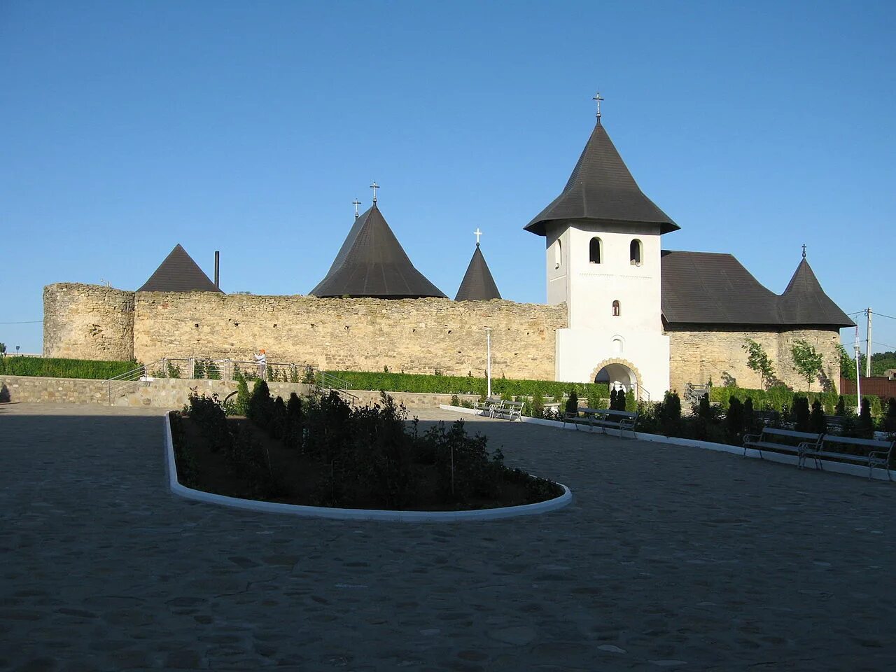 Hadâmbu Monastery. Монастырь Хадамбу. Ясский Трёхсвятительский монастырь. Яссы в Венгрии.