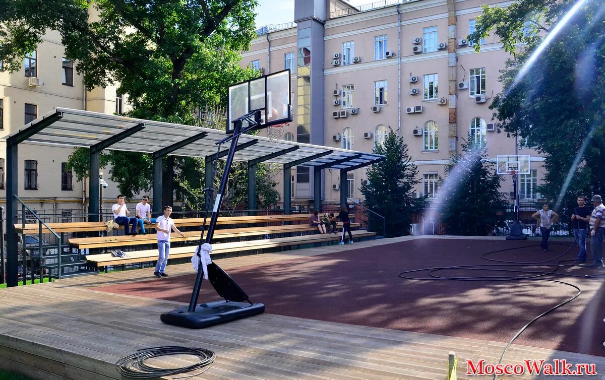 сплрт площадка лазутина. спортивная площадка парк федорова. детская спортивная площадка в парке. спортивная площадка в парке. детская спортивная площадка в парке.