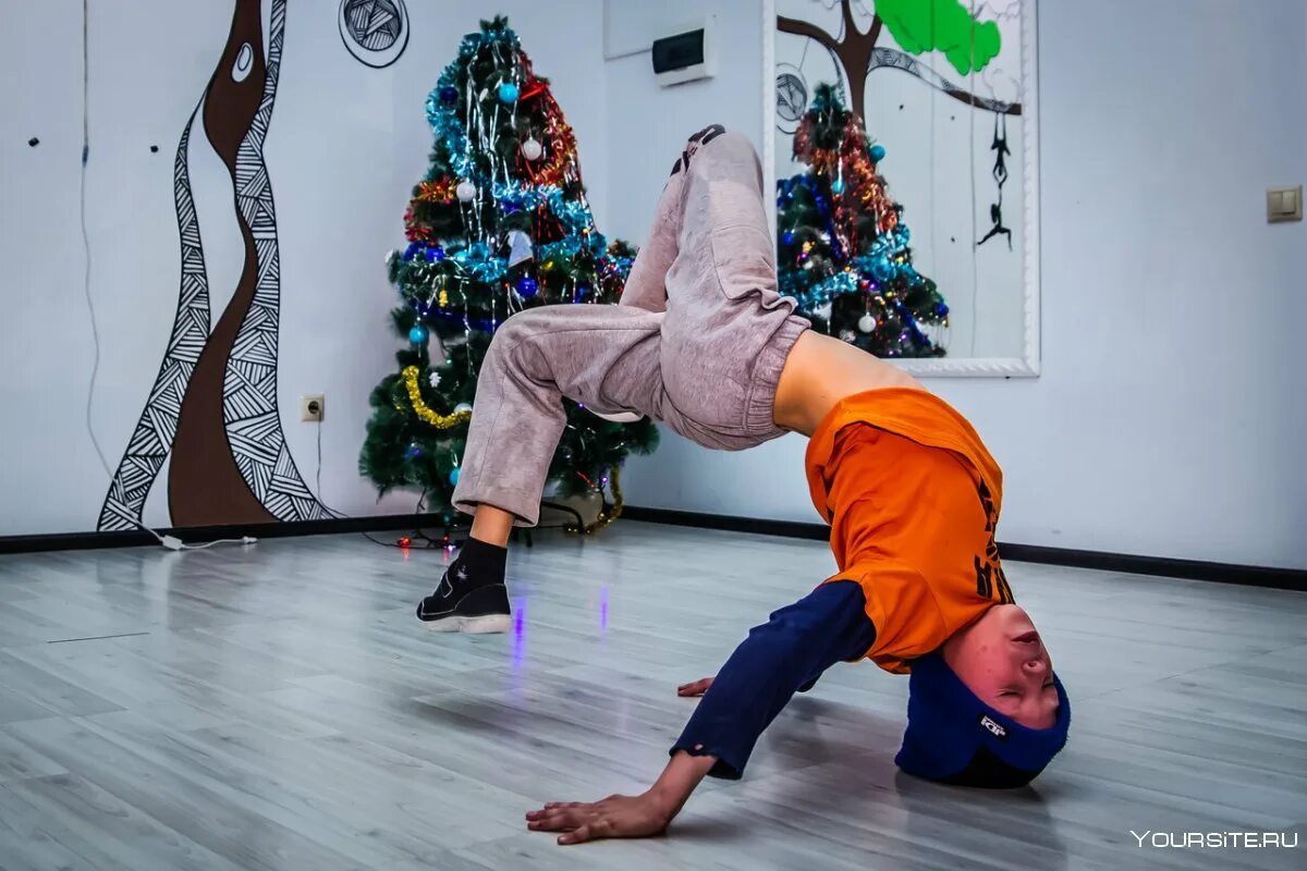 Хип хоп. Танцор брейк данса. Брейк данс. Брейк данс чимин. Фон танцы.