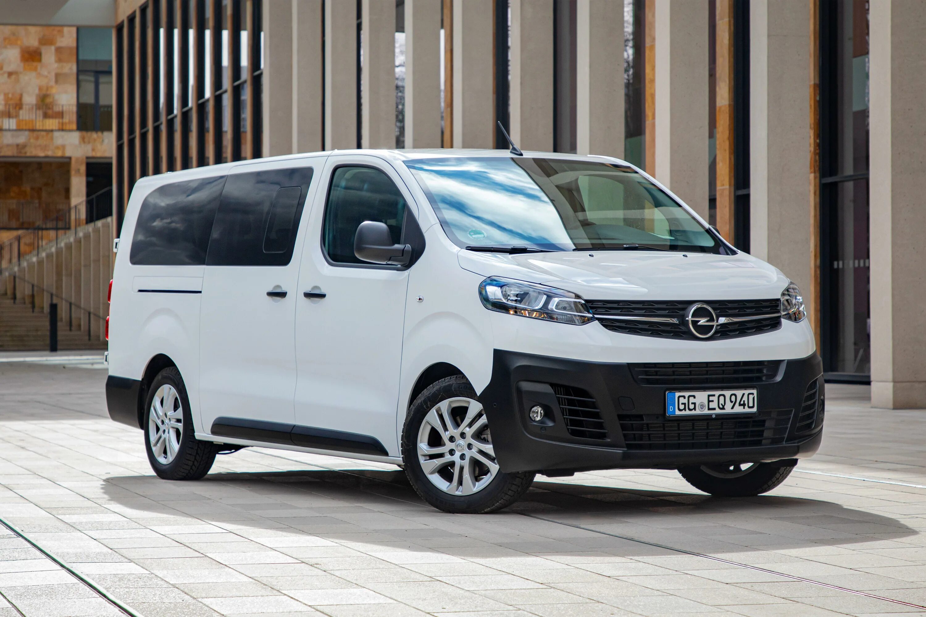 Виваро микроавтобусы. Opel vivaro. opel vivaro 2025. опель виваро 2025. opel vivaro combi.
