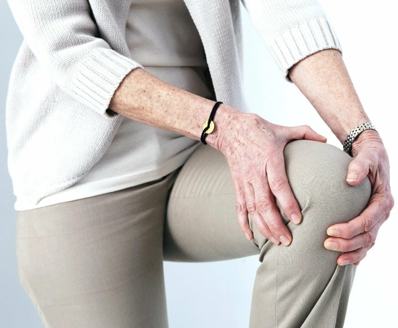 Болит колено у мужчины причины лечение. Суставы. Больное колено. Боль в суставах. Боль в колене.