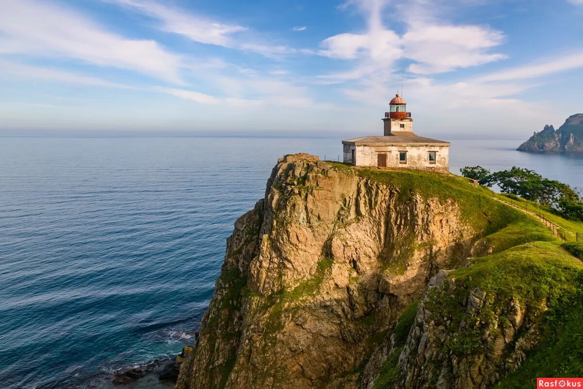 заброшенный маяк на мысе анива. маяк жонкиер сахалин. мыс города. заброшенный маяк на мысе анива острова сахалин. маяк на сахалине на мысе анива.