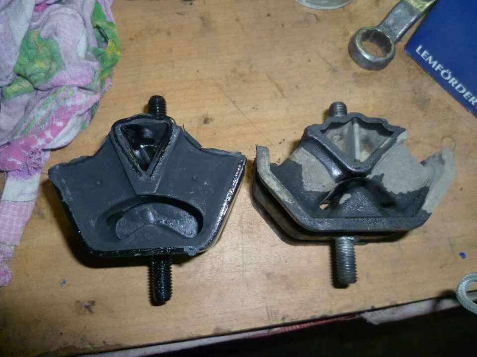 Подушки двигателя уаз 406. Подушки 417 двигателя уаз буханка. Подушка двигателя змз 405 евро 3. Подушка двигателя газ 24. Подушка двигателя змз 405.