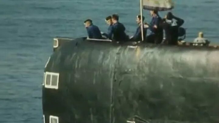Песни про подводников слушать. Подводная лодка Буки 641. Всплытие подводной лодки.