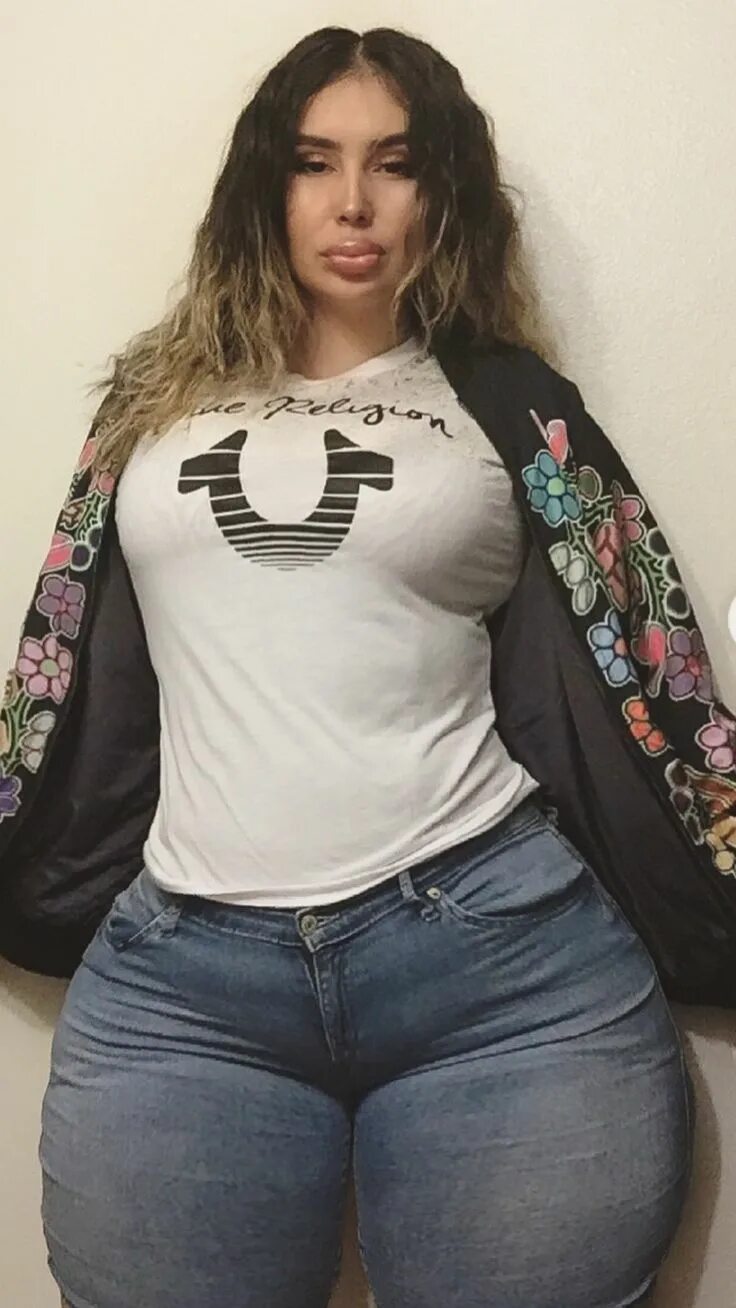 Ханна djhannahb. Pawg chubby moms. Женщины с большой попой домашнее. Booty at walmart. Women of walmart.