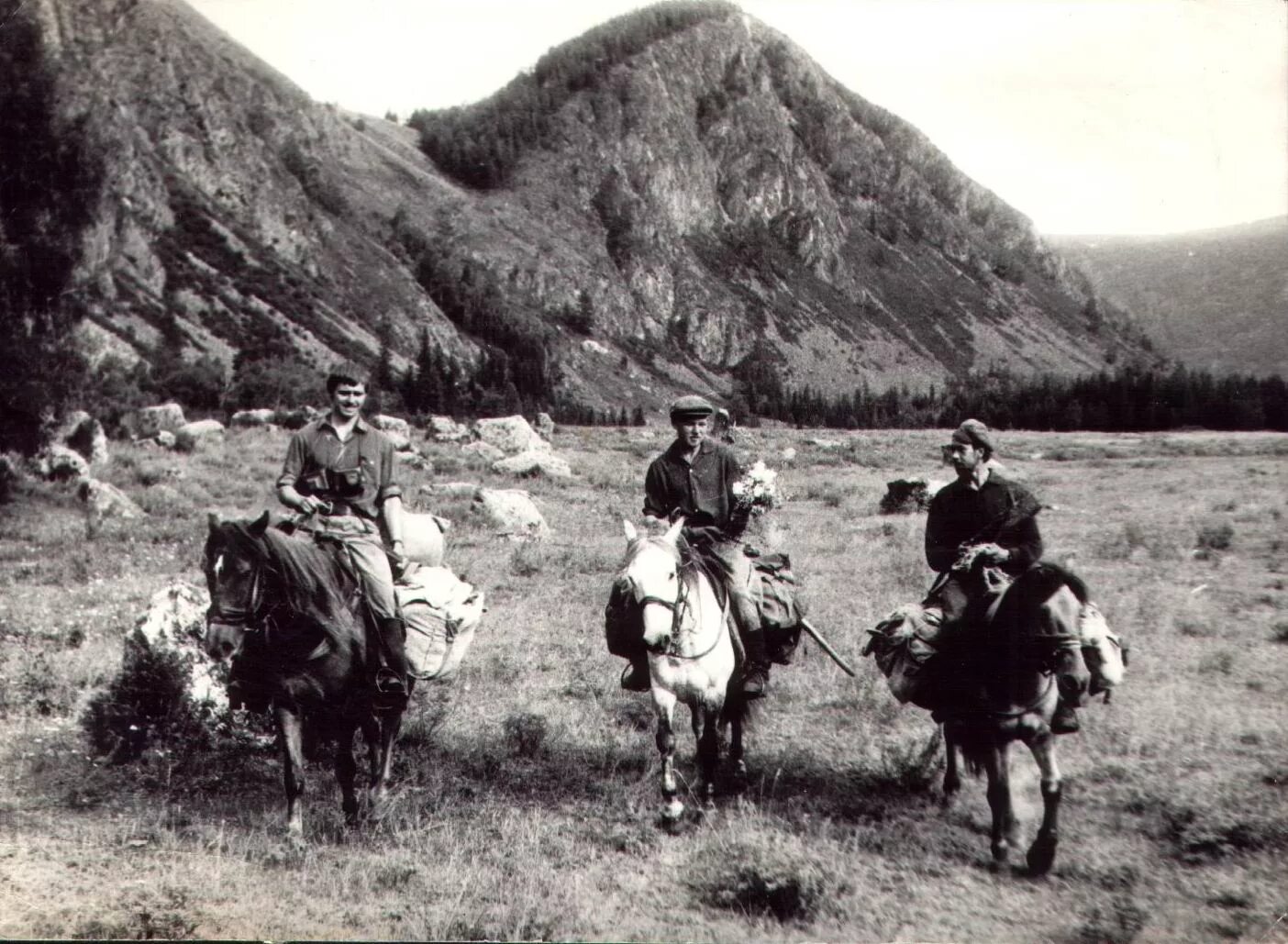 Заповедник созданный в 1916 году. Алтайский заповедник в 1932. Алтайский заповедник 1932 год. Алтайский заповедник в 1961. Экспедиция на Алтай.