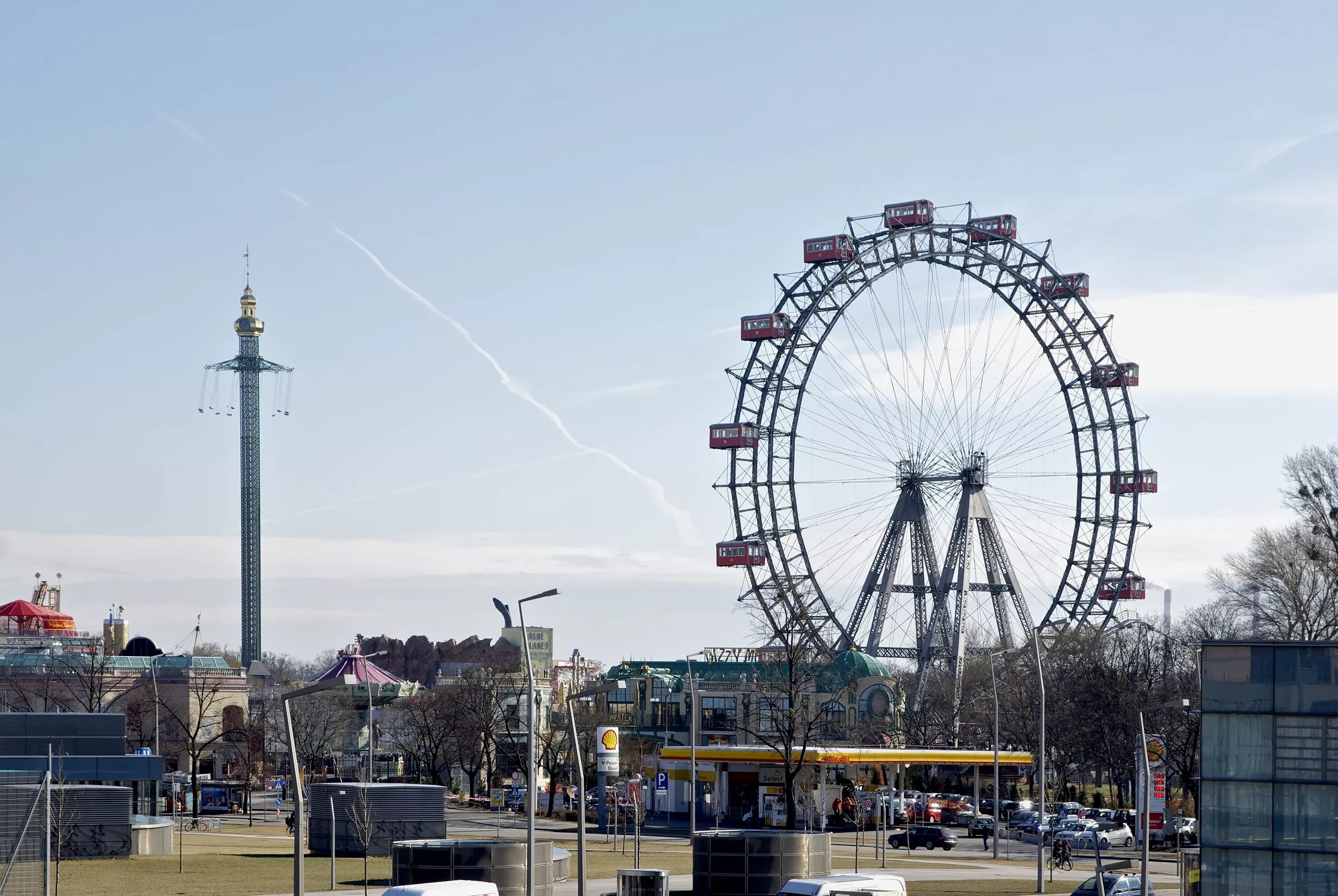 Колесо обозрения wiener riesenrad. Пратер. Пратер в вене. Вена парк пратер ночью. Вена парк аттракционов пратер.