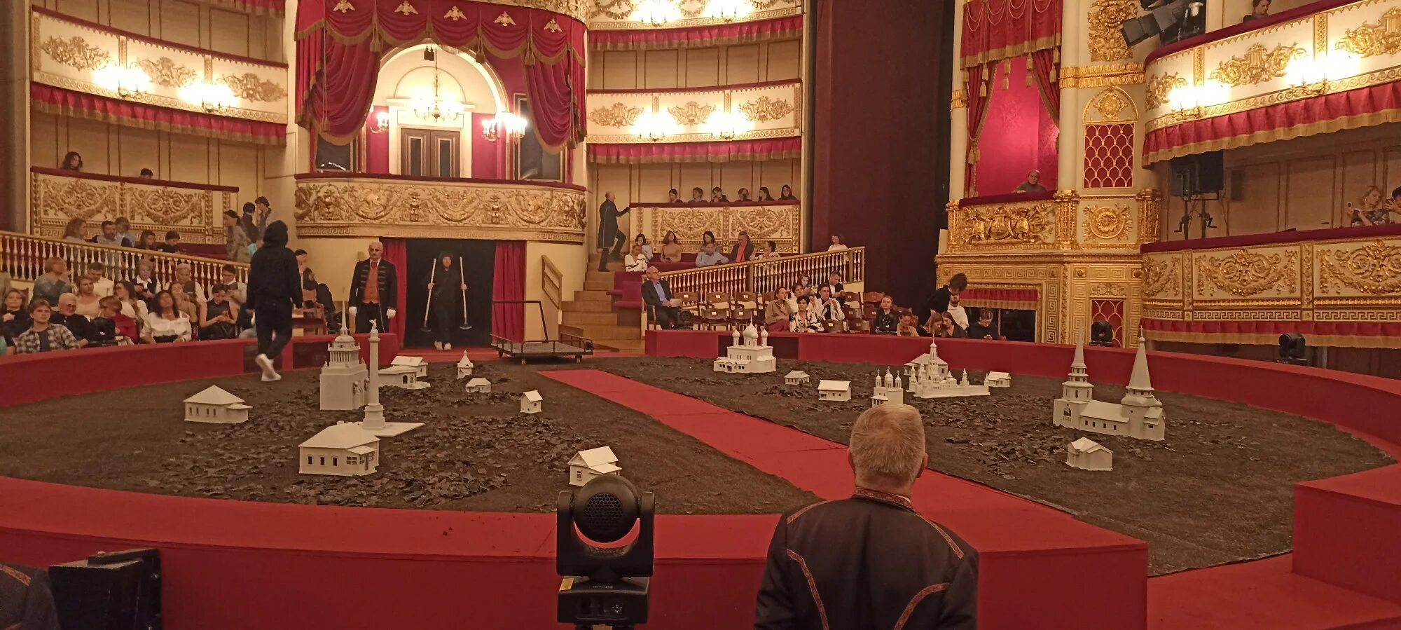 Александринский театр сцена. Один восемь восемь один александринский. Александринский театр новая сцена амфитеатр. 1881 спектакль. Премьера в александринском театре сегодня.