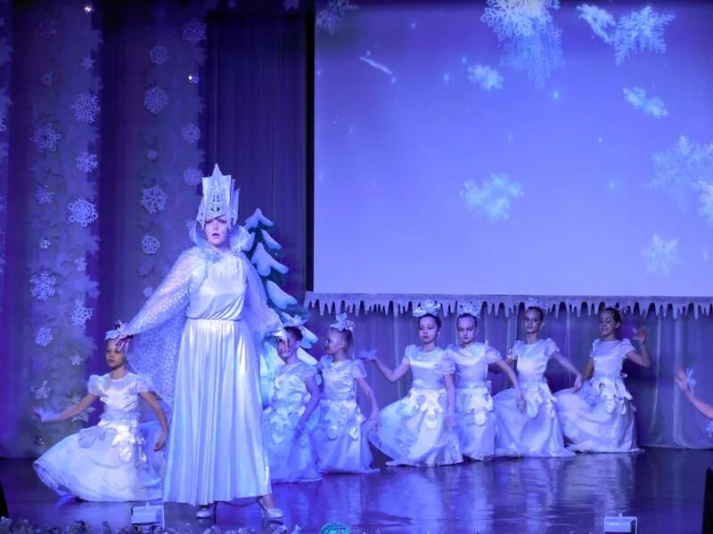 областной дом народного творчества новосибирск. выставка народных умельцев. сайт творчество новосибирск. работник дома народного творчества новосибирск. дом народного творчества.