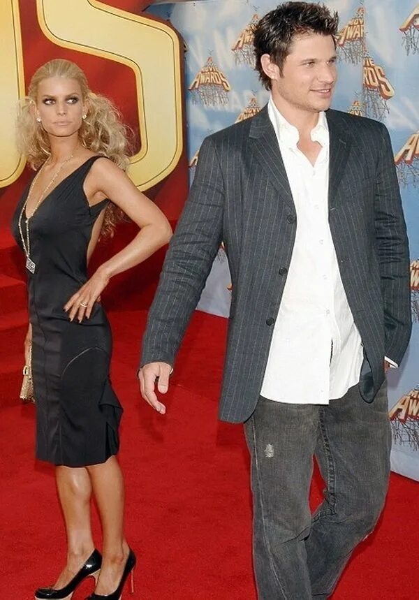 адриана лима и марко ярич. джессика симпсон шоу молодожены. эми полер и уилл арнетт. знаменитые пары. эми полер с мужем.