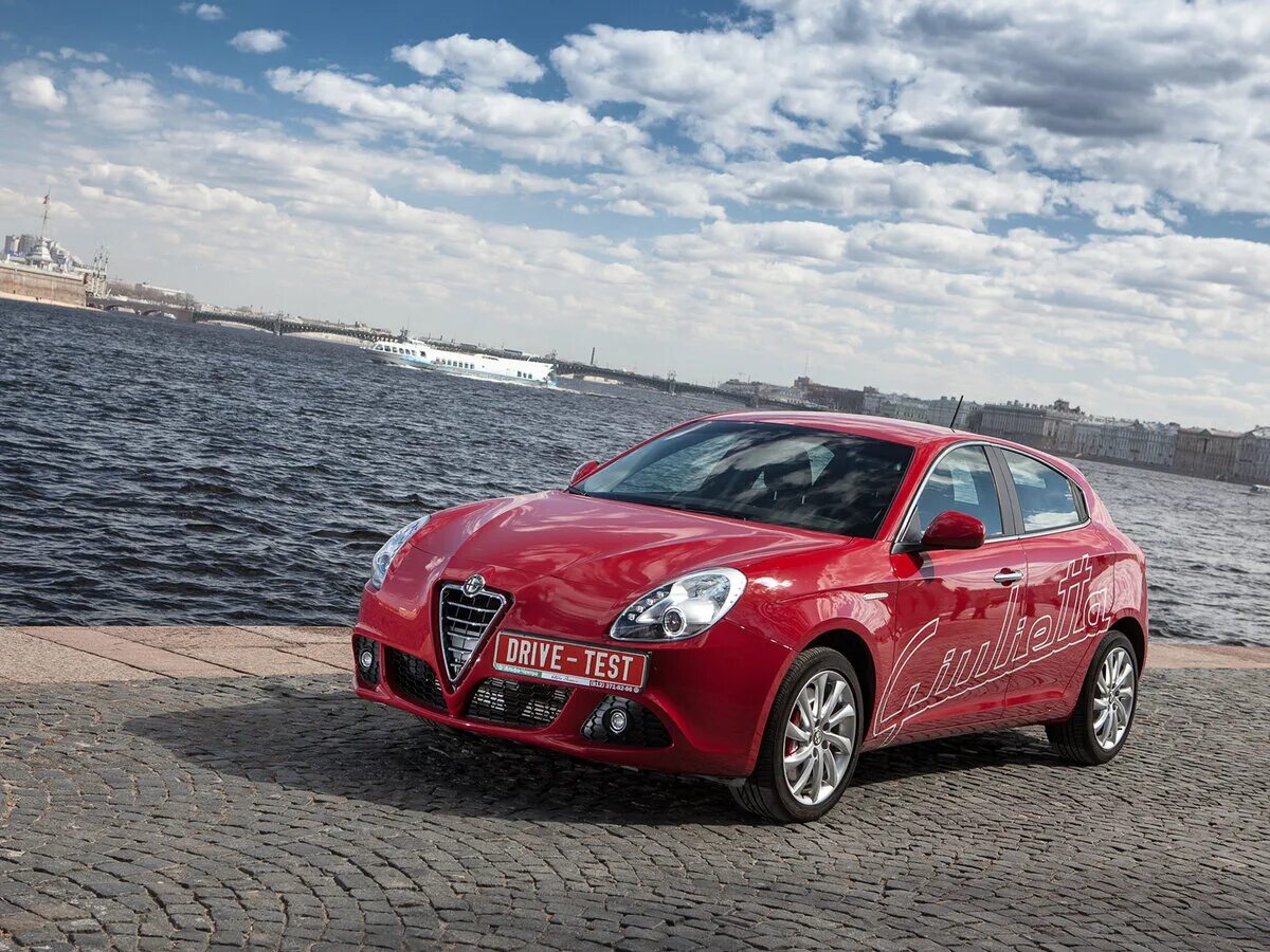 Alfa romeo giulietta 2020. Машина alfa romeo 159. Alfa romeo 4c 2013. Драйв альфа ромео. Alfa romeo 147.