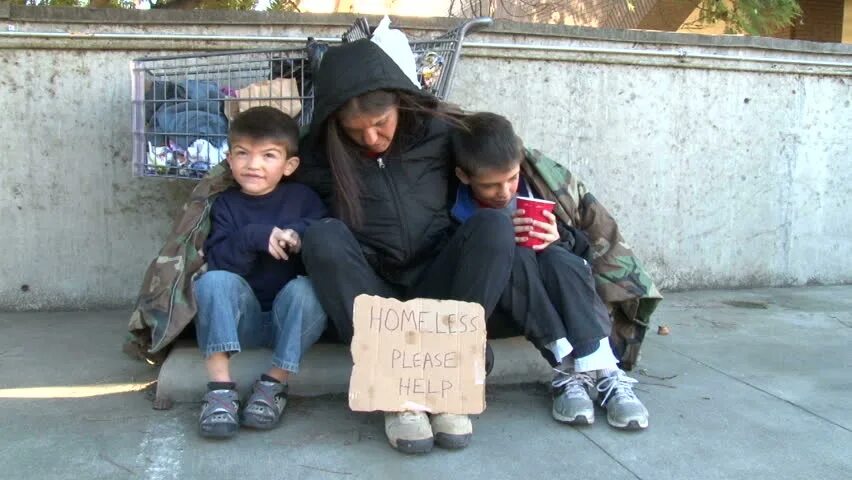 Папа бомж. Бездомный мальчик. Бездомные дети в Америке. Фотографии бездомных детей.
