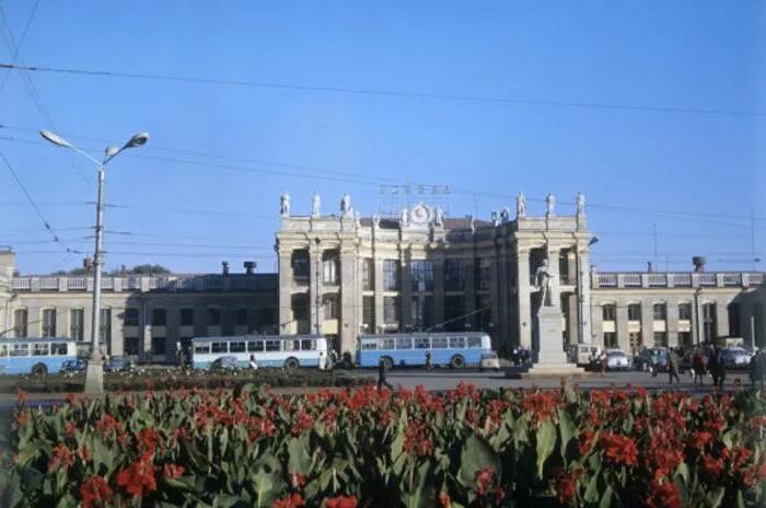 Воронеж 1 тула. Воронеж-1 ж/д вокзал. жд вокзал воронеж-1. воронеж вокзал воронеж 1. сквер вокзал воронеж 1.