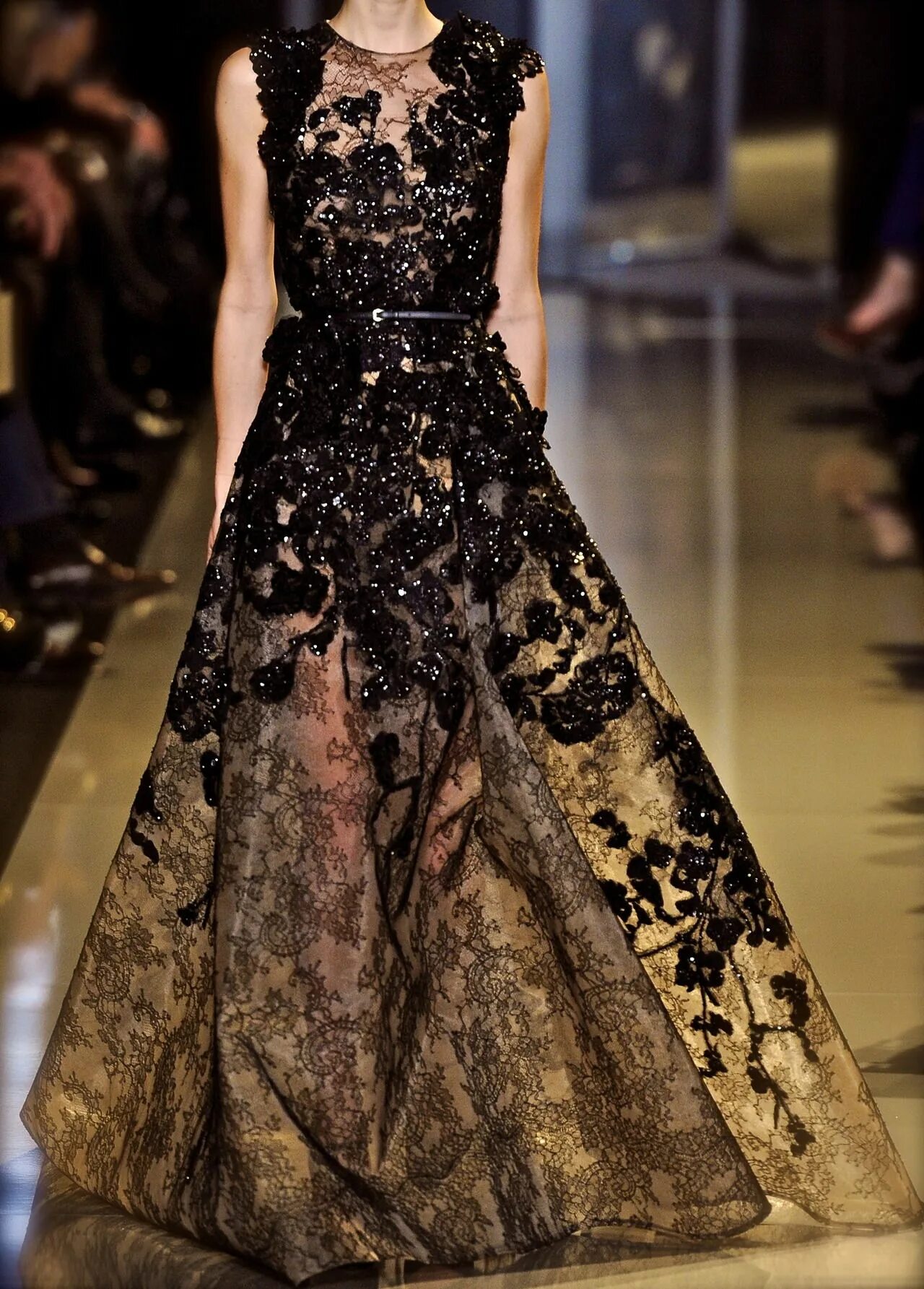 Elie saab платья 2023. Армани женская одежда от кутюр. Valentino платья haute couture. Мода от кутюр. Elie saab.