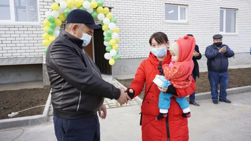 Жилье многодетным 2024. Обеспечение жильем многодетных семей, в алатырском районе. Жилье многодетным 2024. Многодетная семья чекмаревых самара. Многодетная семья жилье.