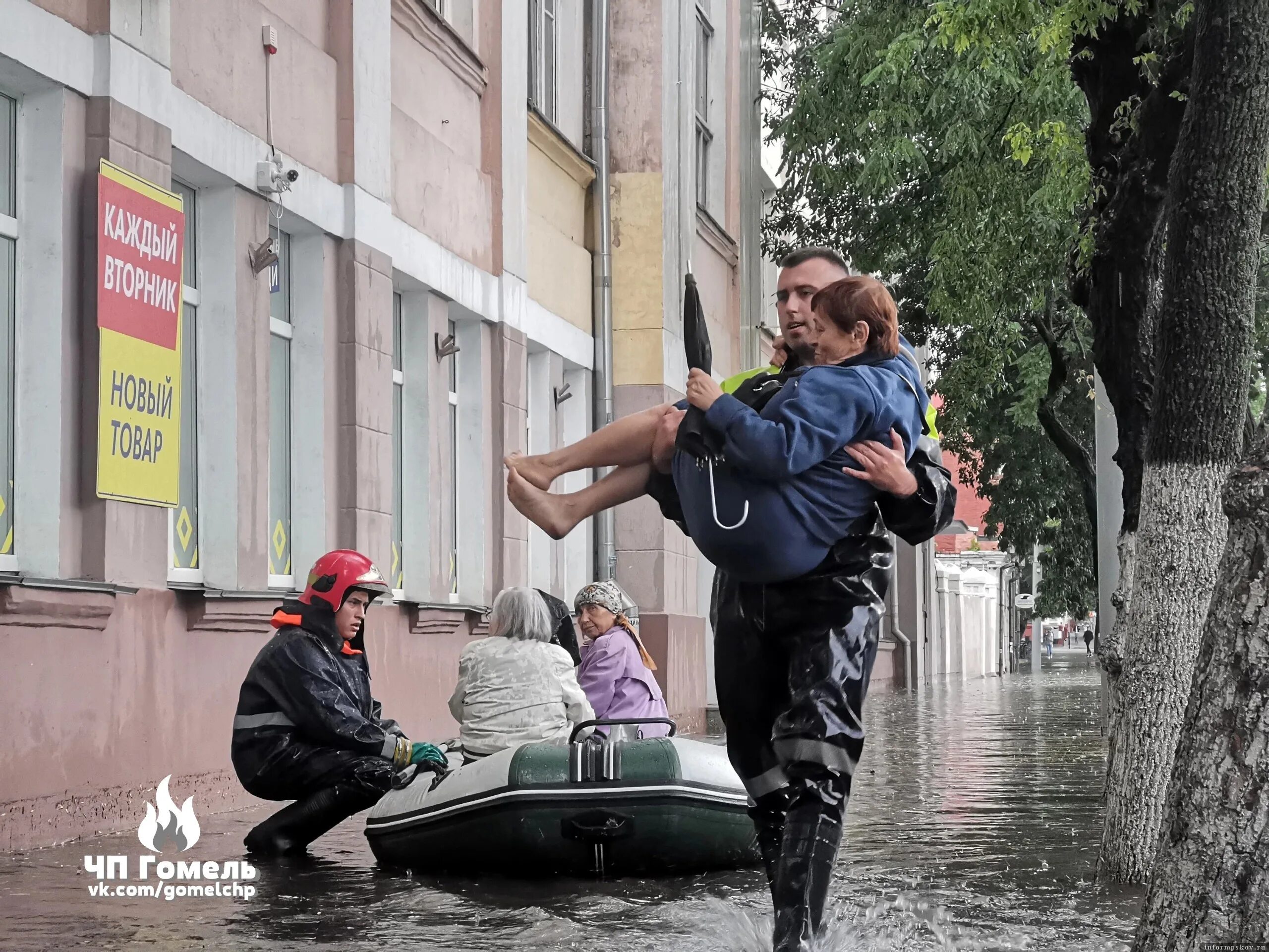 Сильный дождь. Ливень. Сильный ливень. Гомель потоп.