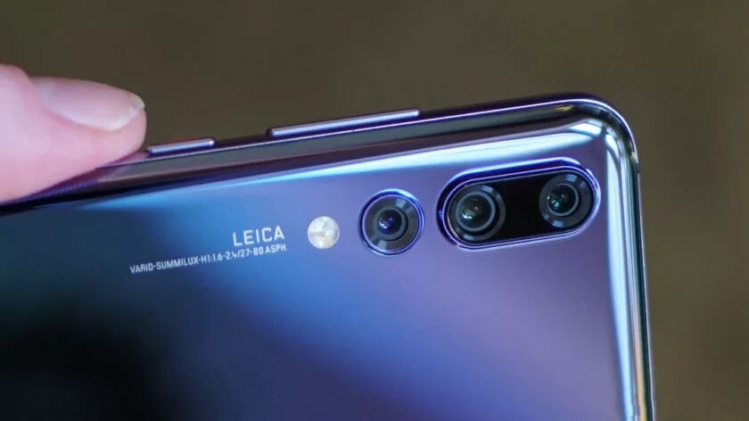 Телефон с 2 с 3 камерами. Huawei p20 Pro камера. Huawei Leica p20 Pro. Смартфон Huawei с двумя камерами Leica.
