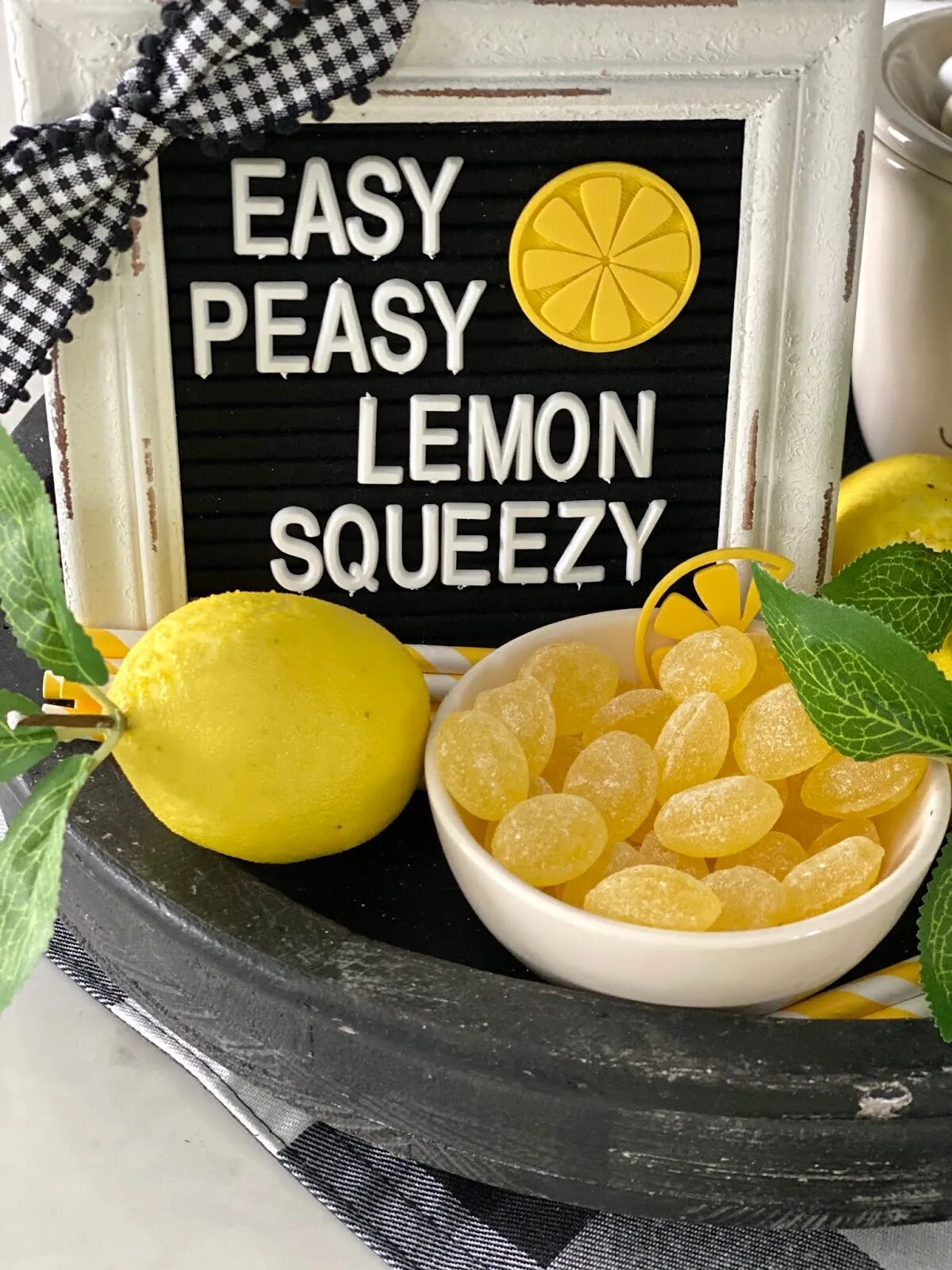 Lemon Squeezy. ИЗИ пизи Лемон сквизи. Easy Peasy лимонад. Easy Peasy фото. Easy squeezy